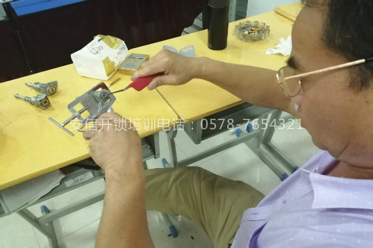 安慶學(xué)配汽車遙控在市區(qū)開(kāi)店生意會(huì)不會(huì)很火